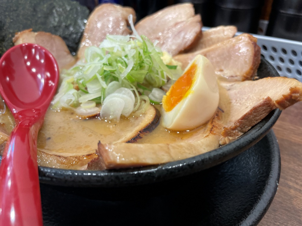 敷き詰められたチャーシュー