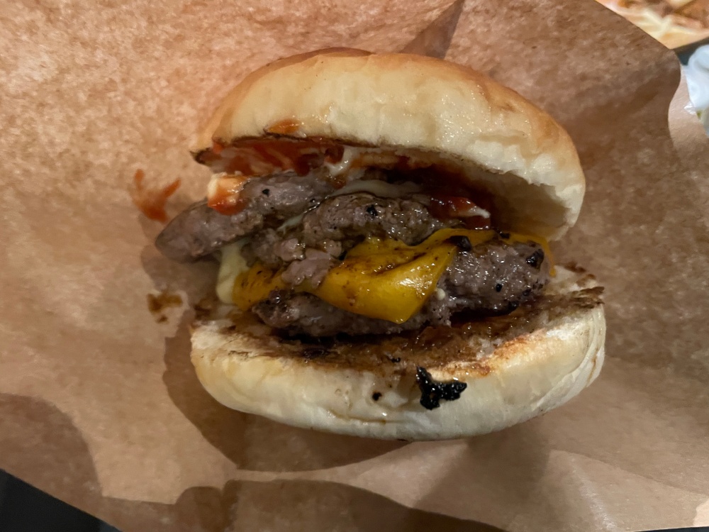 極厚のハンバーガー