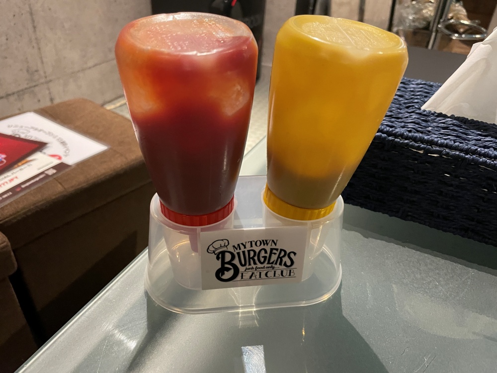 ケチャップとマスタード