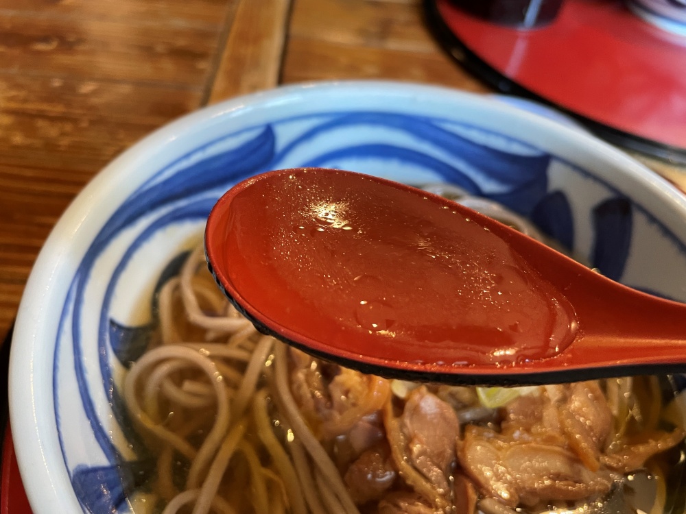 冷たいにくそばのつゆ