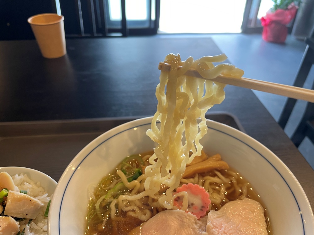 プルプルのちじれ太麺