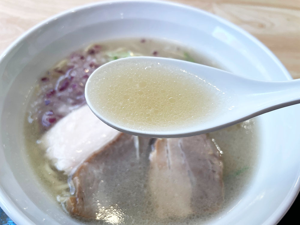 貝の旨味あるスープ