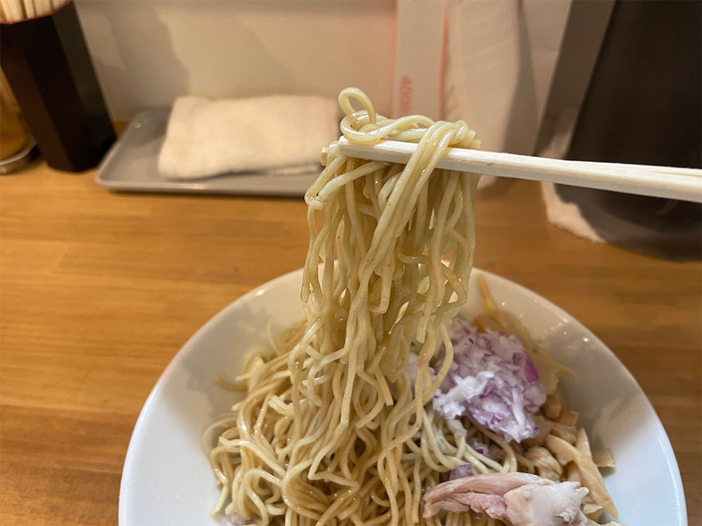 むっちりとした細麺