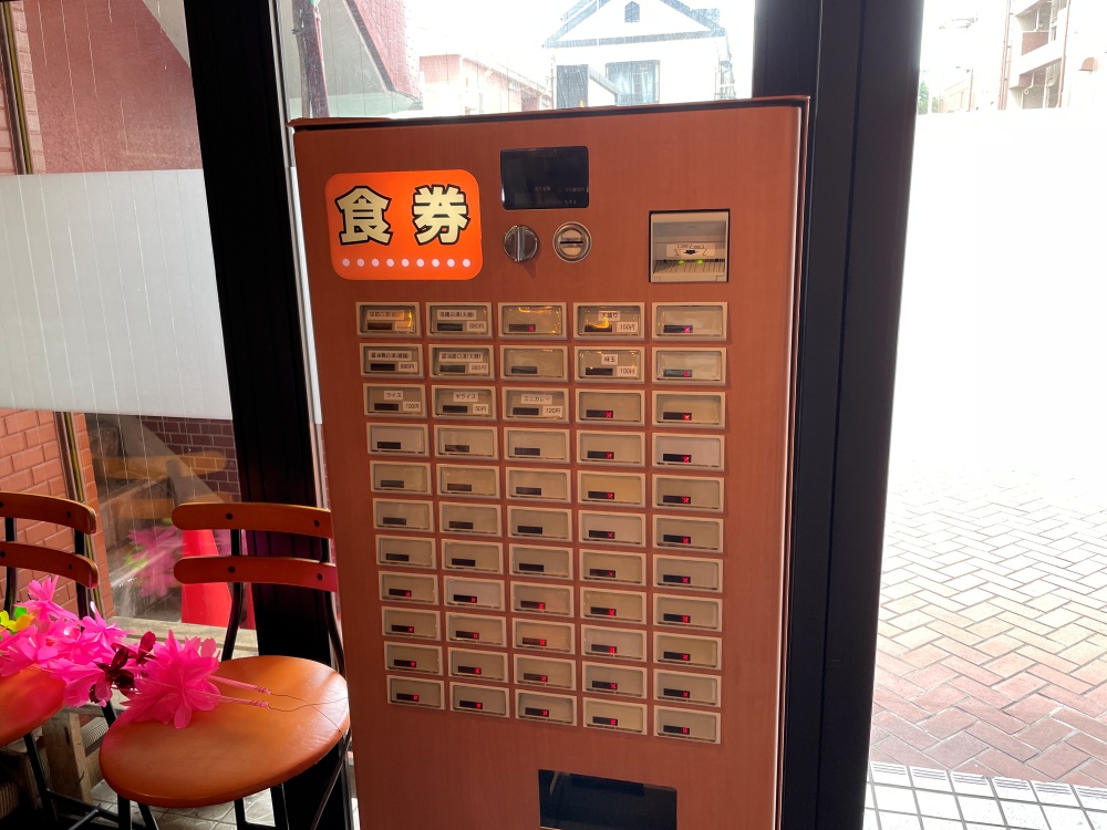店内の券売機