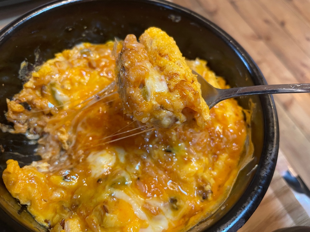 チーズと吟卵のオムライス