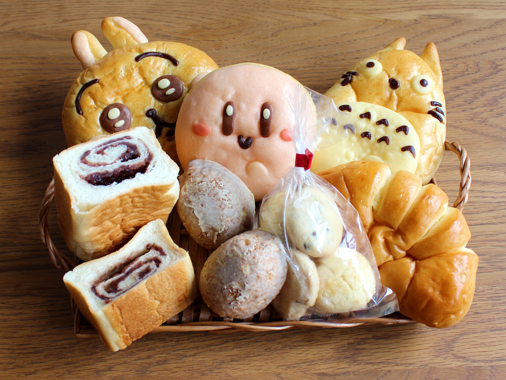 レモンケーキとキャラクターパン