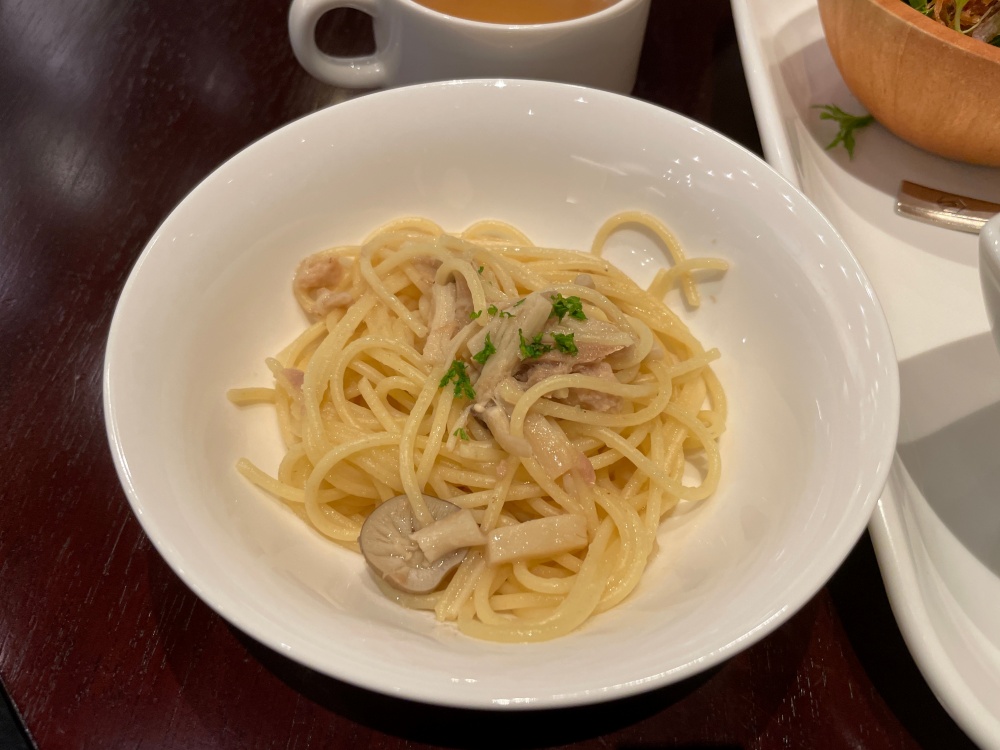 ツナときのこのガーリックパスタ