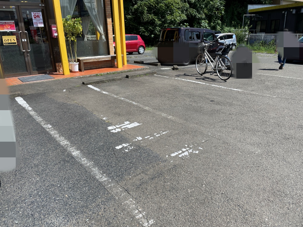 SAHARAの駐車場