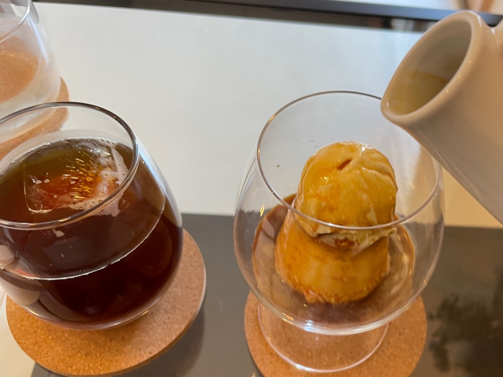 プリンにエスプレッソをかけて