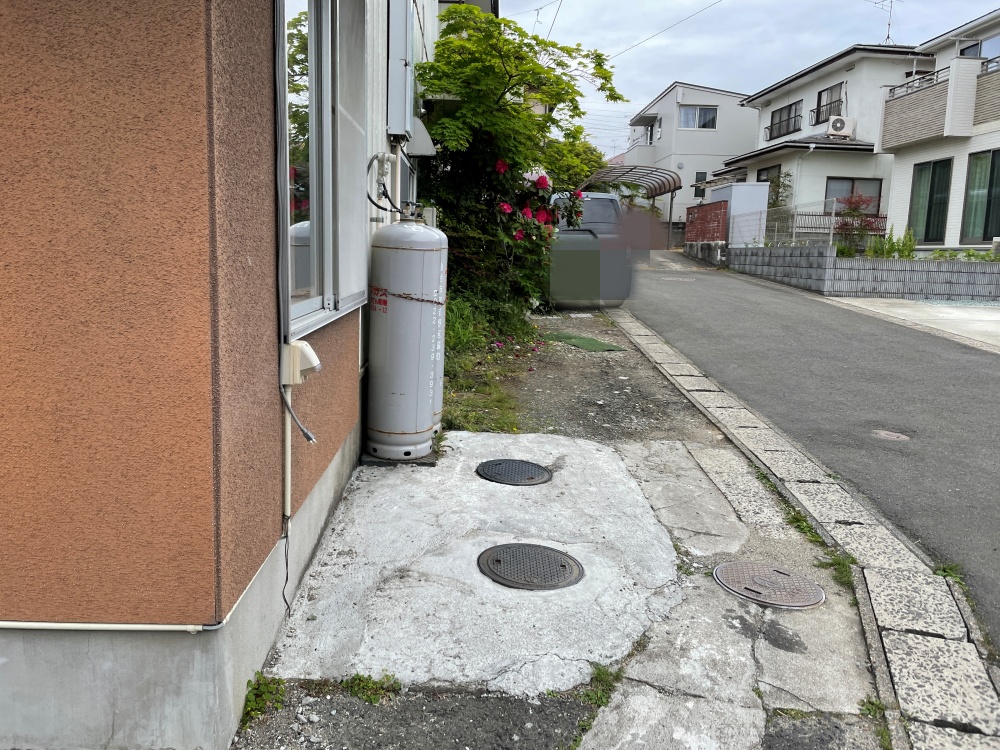 店舗脇の駐車スペース