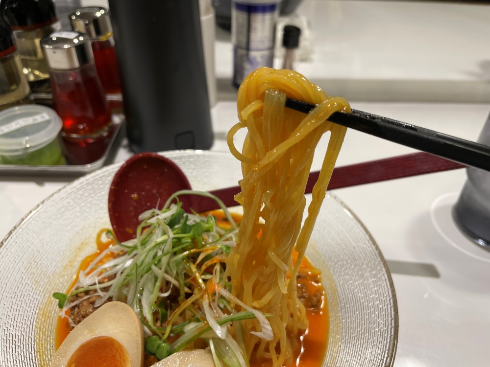 つるつるとした中細麺