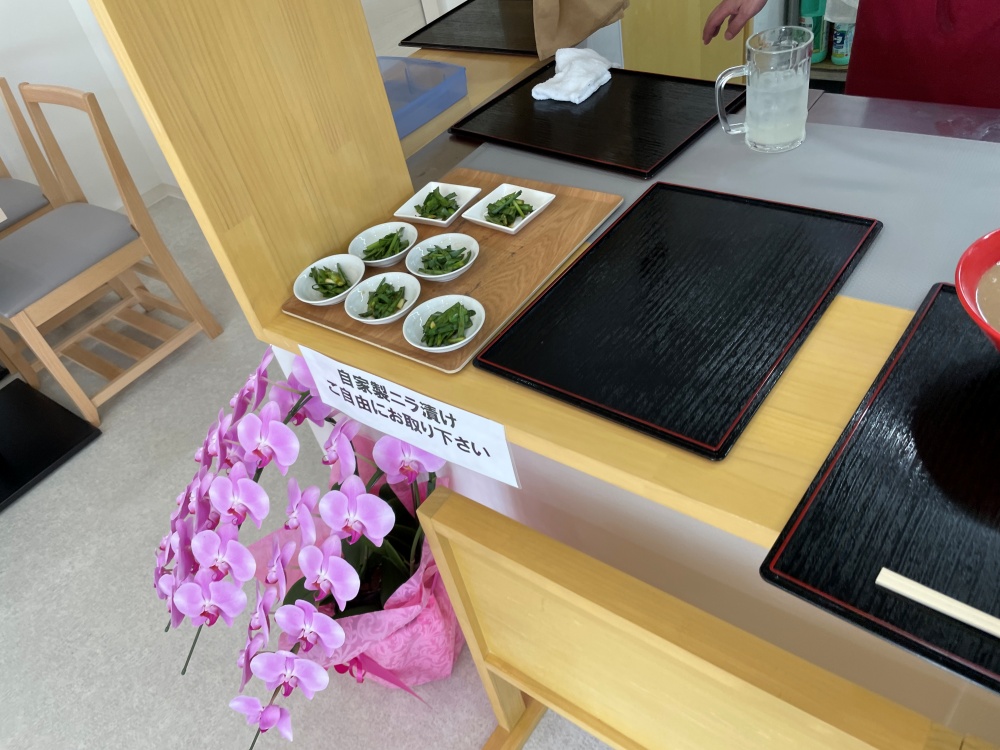 サービスの自家製ニラ漬け