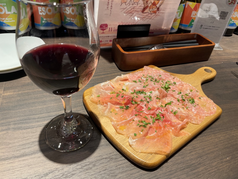 赤ワインと生ハム