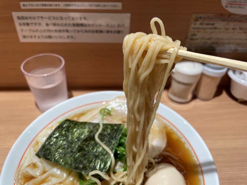 ストレートの細麺
