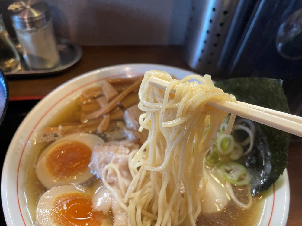 ストレートのぱっつん細麺