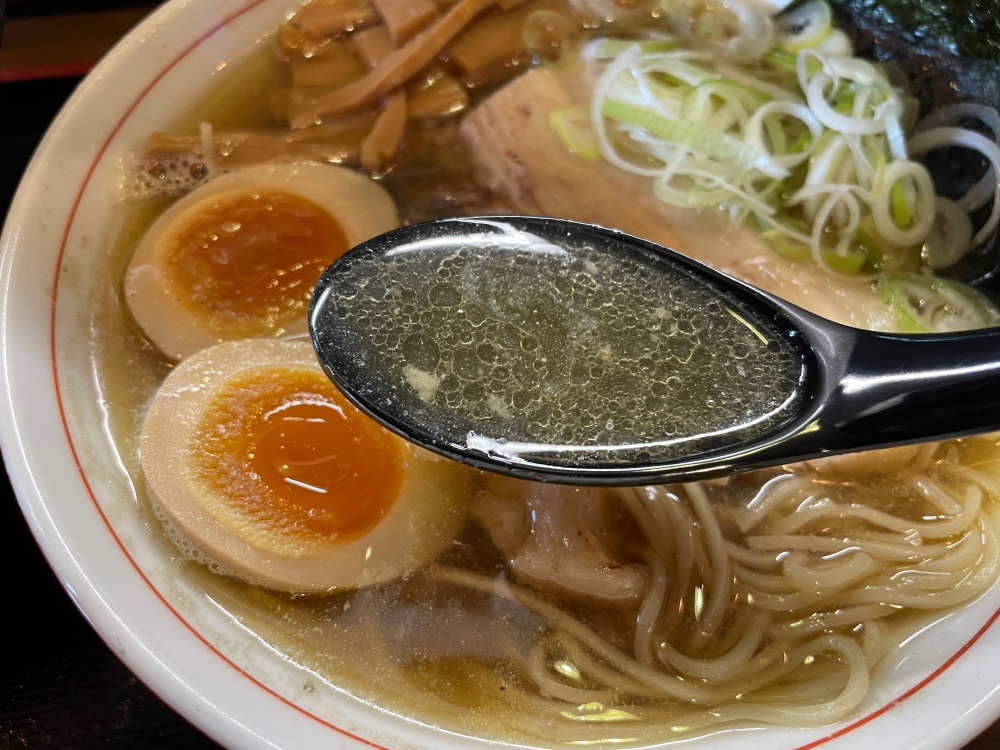 濃厚な煮干しスープ