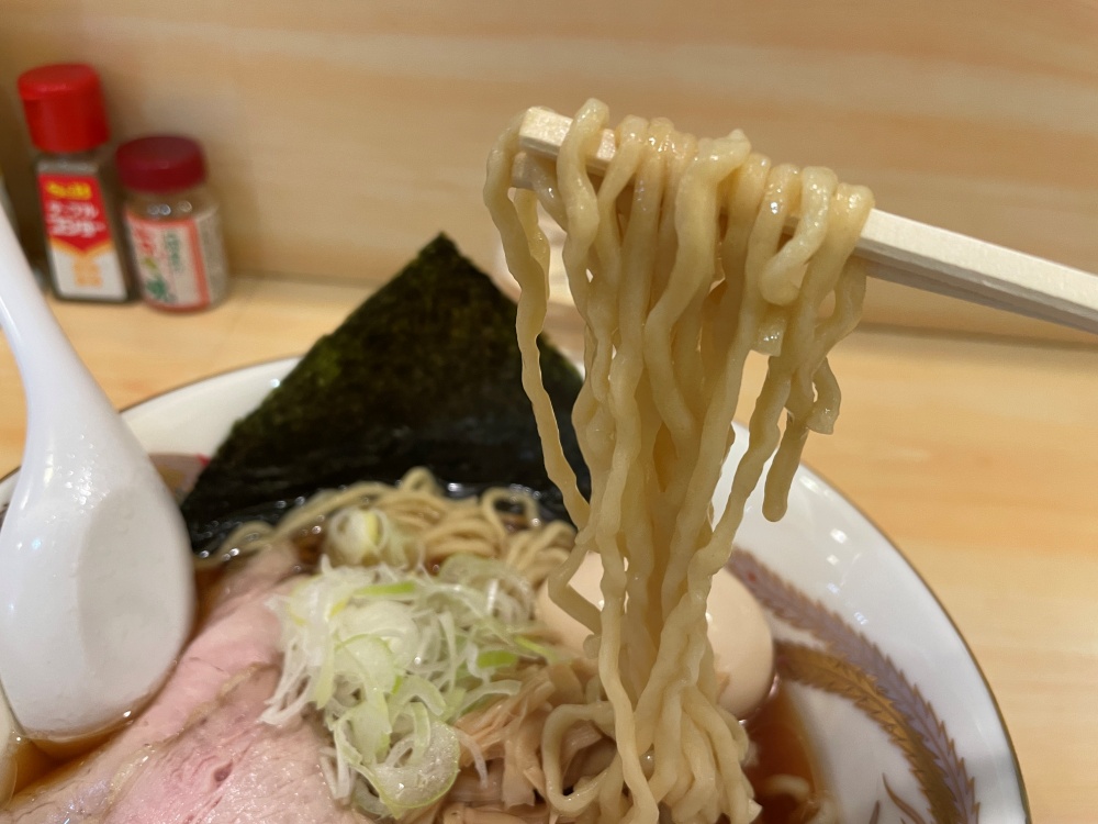 モチモチの中太麺