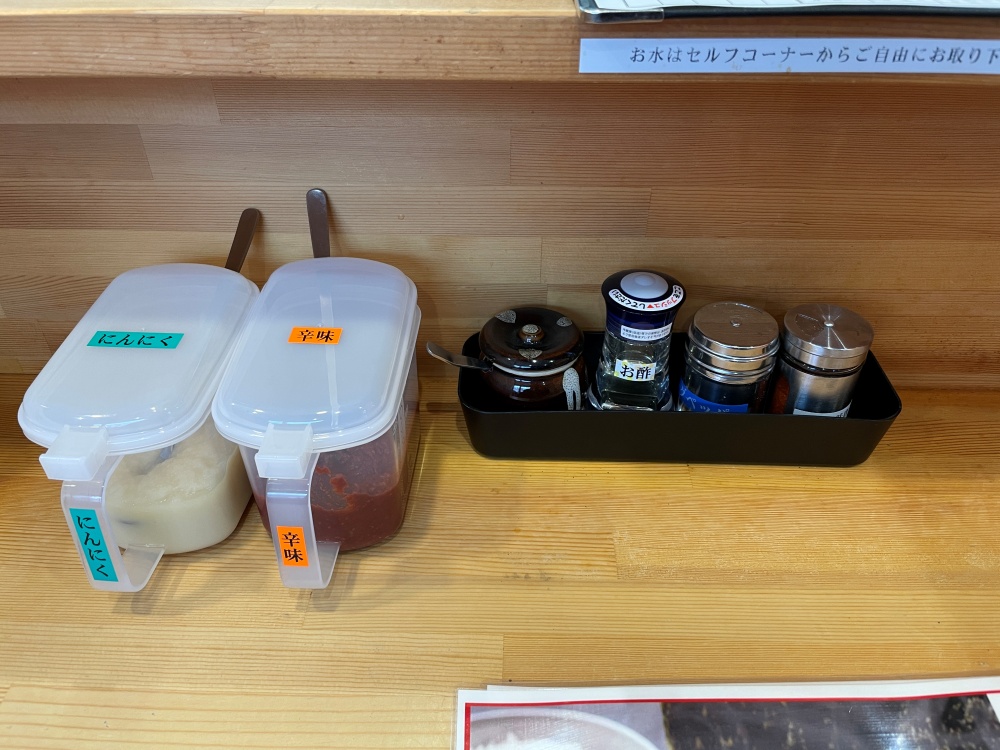 カウンター上の調味料