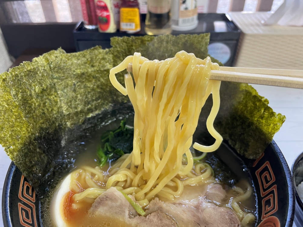 平打ちの中太麺