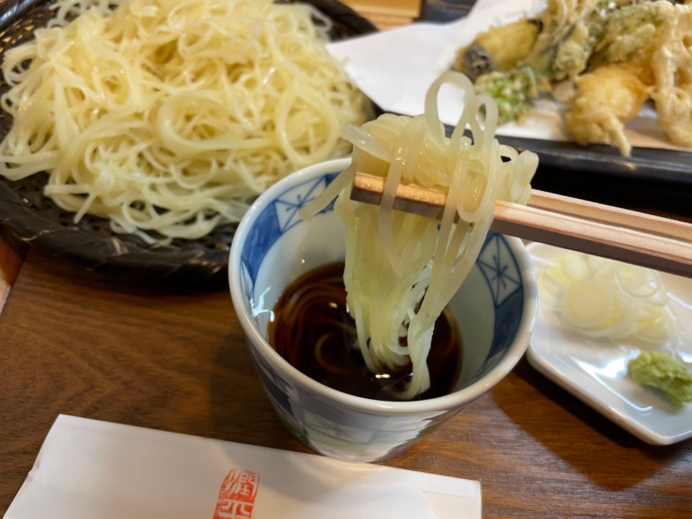柚子切りをつゆに浸して