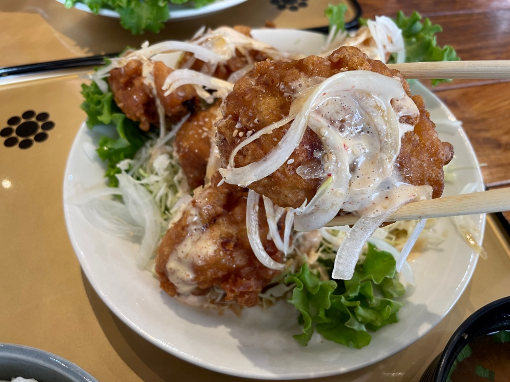 揚げたての油淋鶏