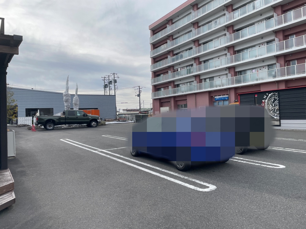 アマヤドリ珈琲の駐車場