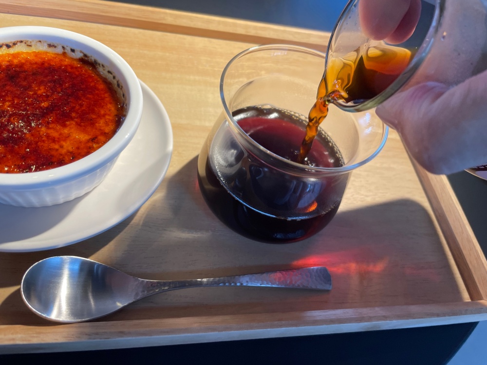 マグカップに珈琲を