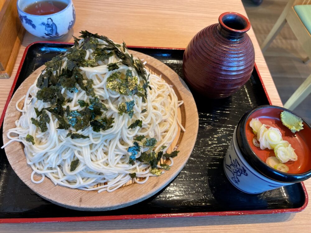 藤源のざるそば大盛り