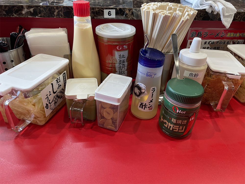 カウンターの調味料