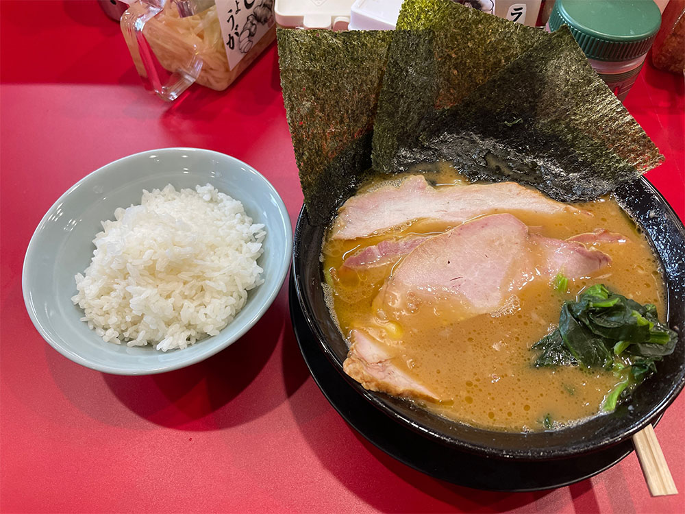 鬼道家のチャーシューメンとライス