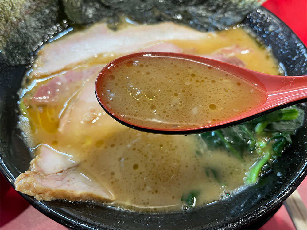 キレッキレの豚骨醤油スープ