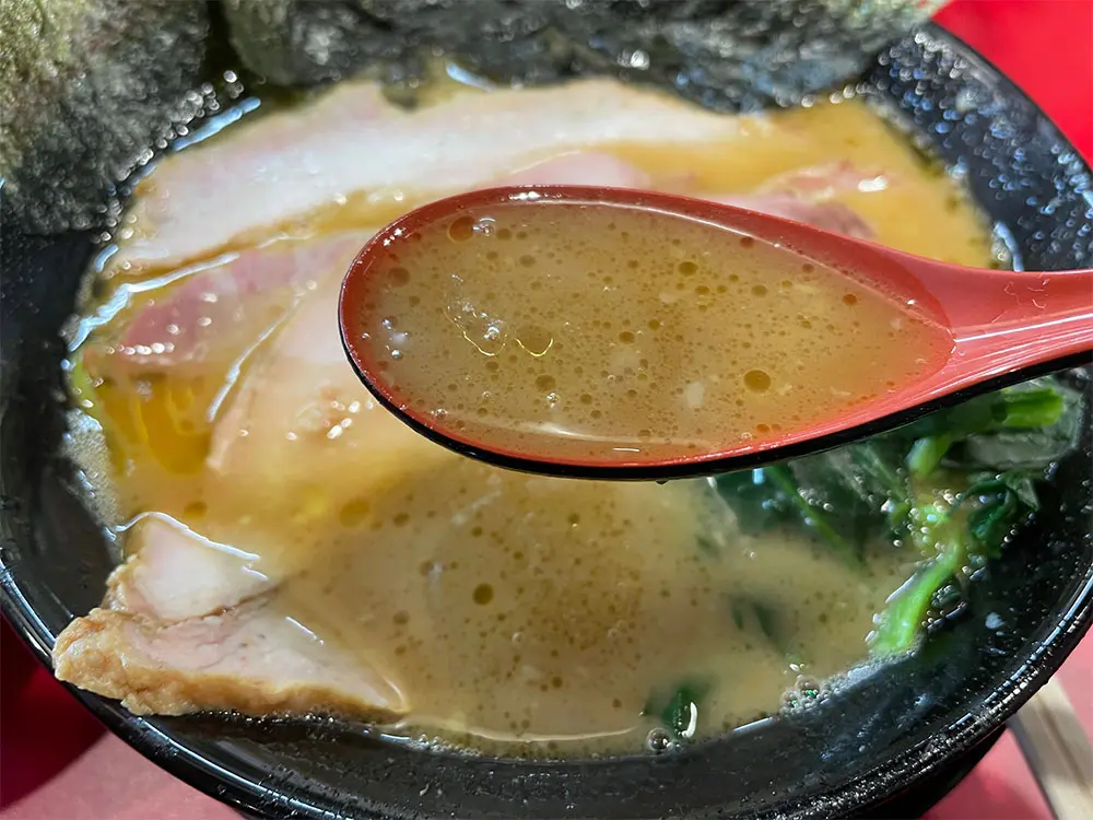 キレッキレの豚骨醤油スープ