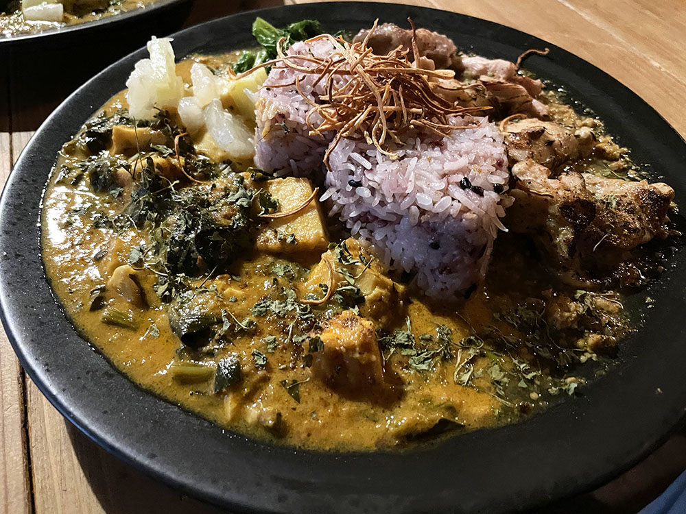 厚揚げとほうれん草のトマトクリームカレー