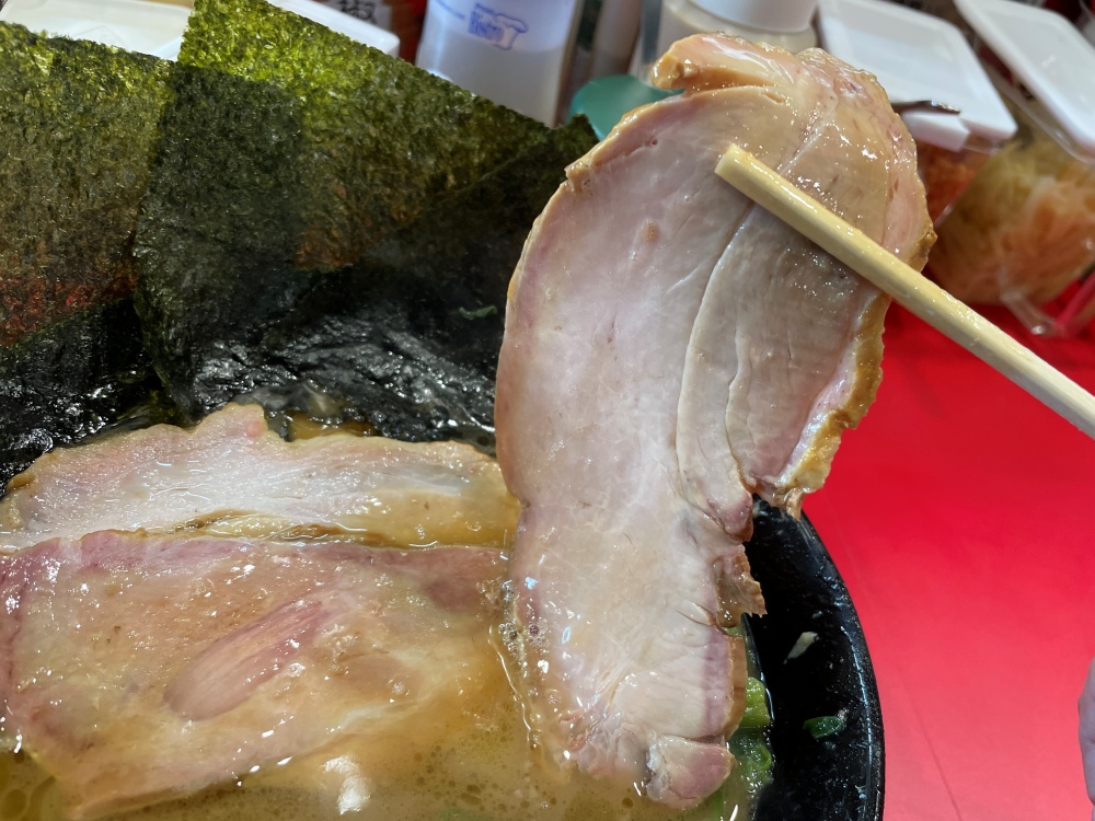 大ぶりのスモークチャーシュー