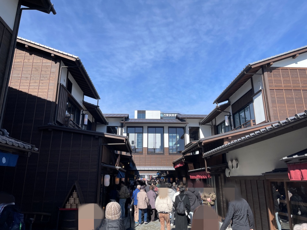 豊洲目抜き大通りの様子