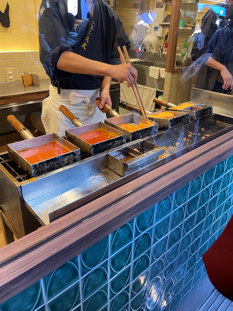 玉子焼きを焼いてる様子