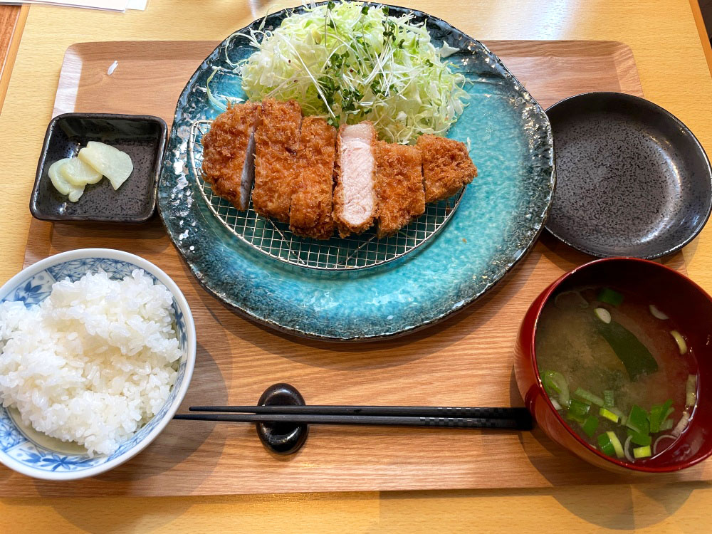 ロースカツ定食上