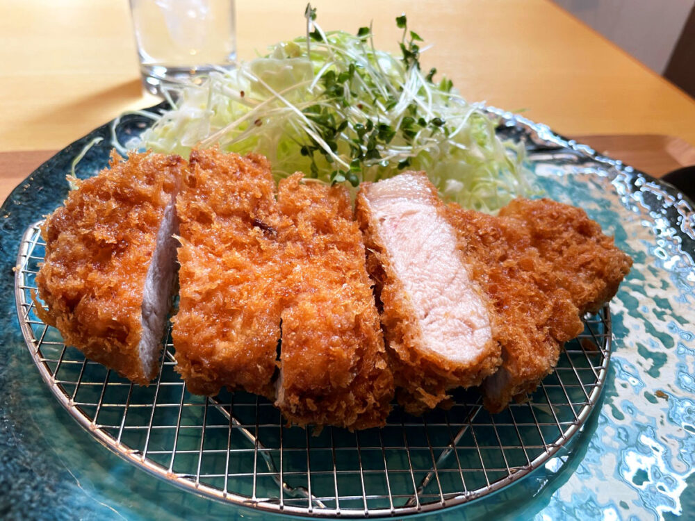 分厚くて柔らかいロースカツ