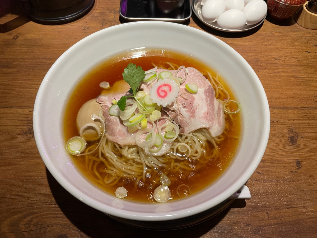 猛た波が麺を喰らふ