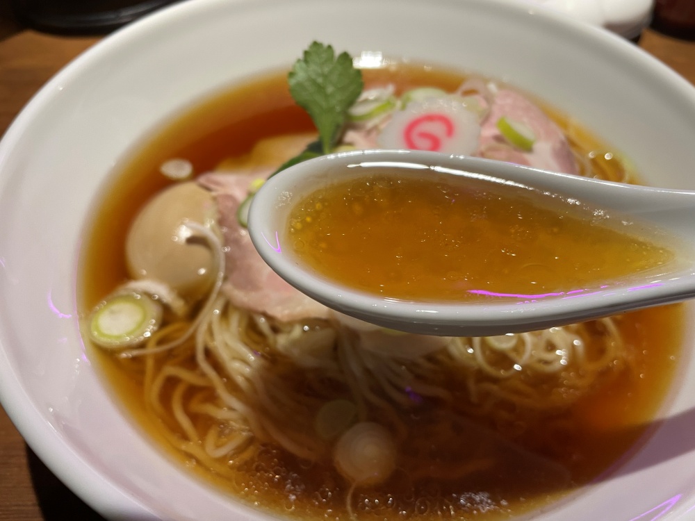 アツアツの鶏ガラスープ