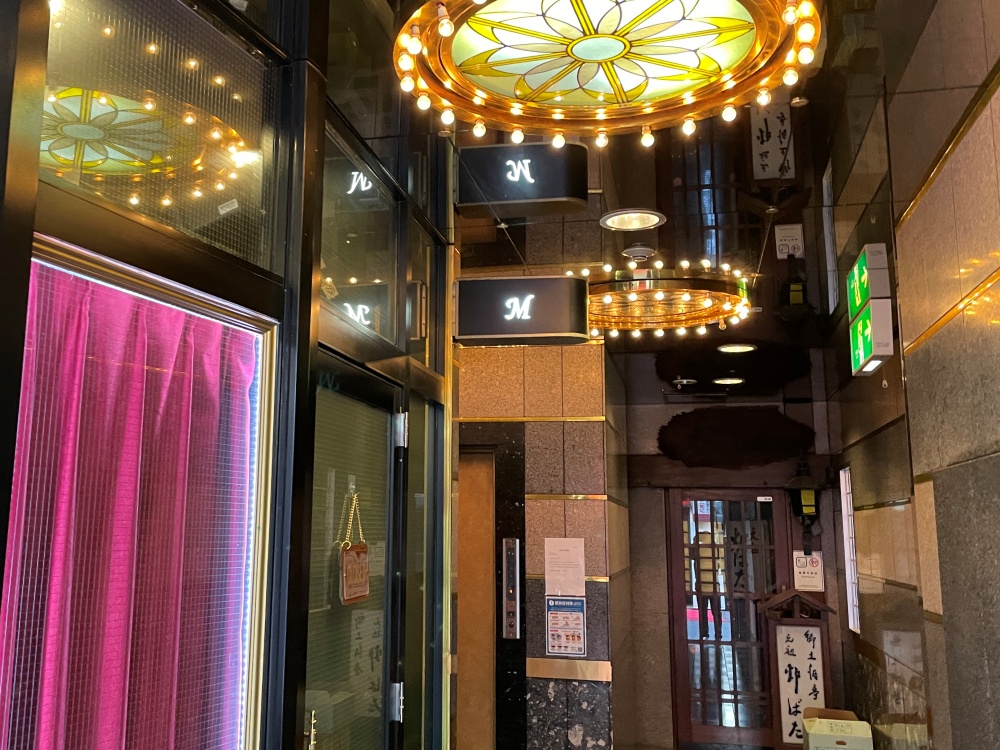 フルーツ&チョコレートMの看板