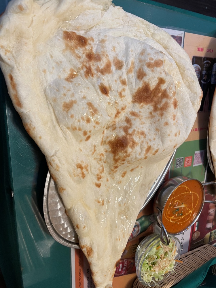 巨大すぎるナン