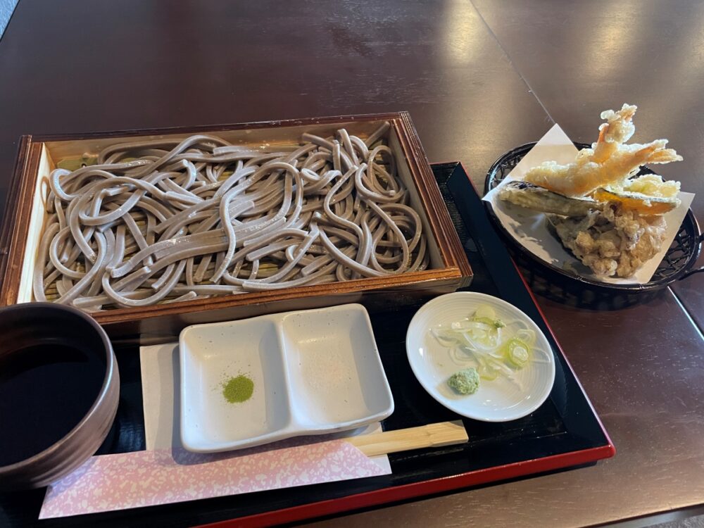 天盛りいたそば中盛り
