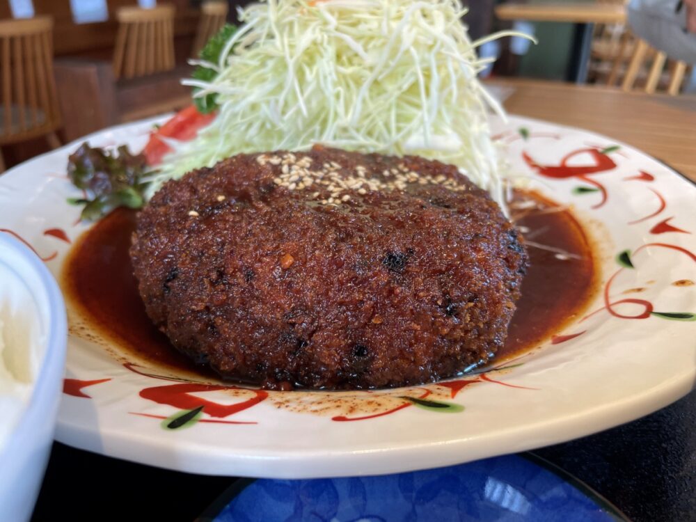 極厚なメンチカツ