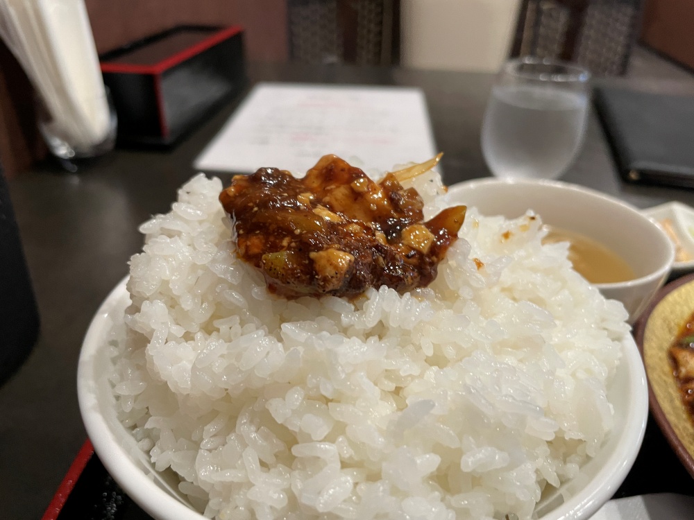 御飯の上に麻婆