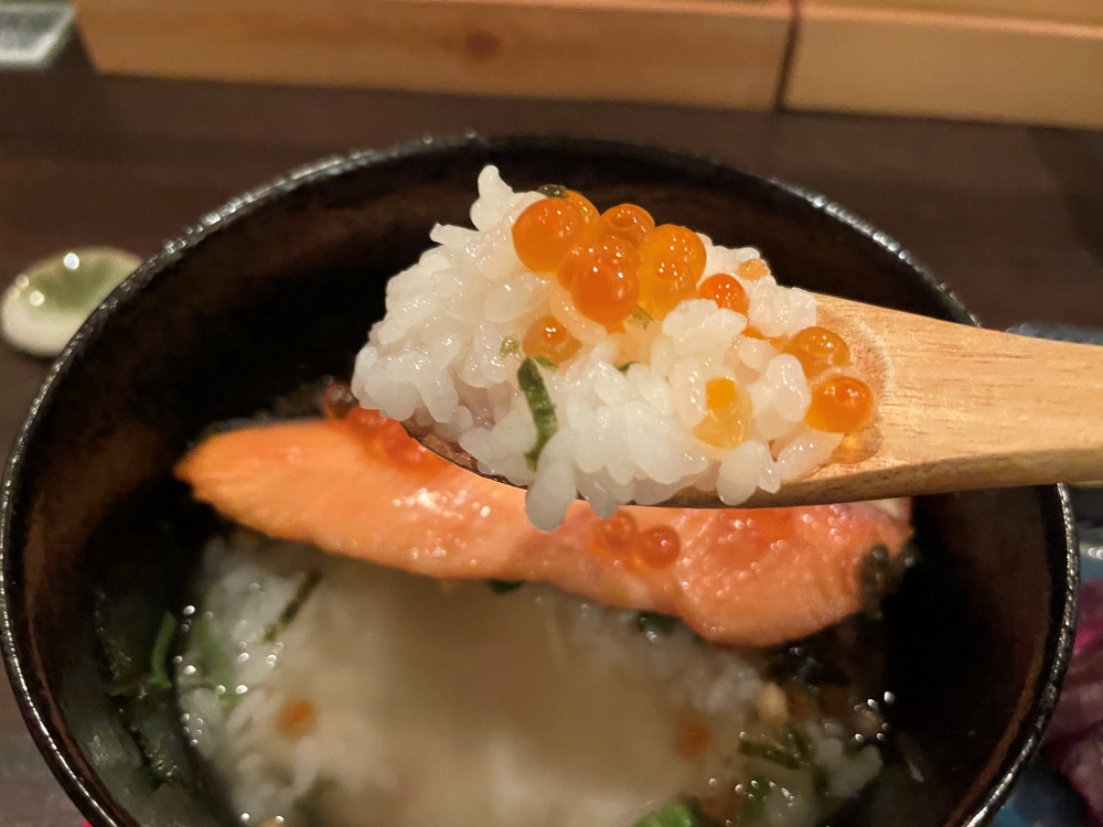イクラとご飯を一緒に