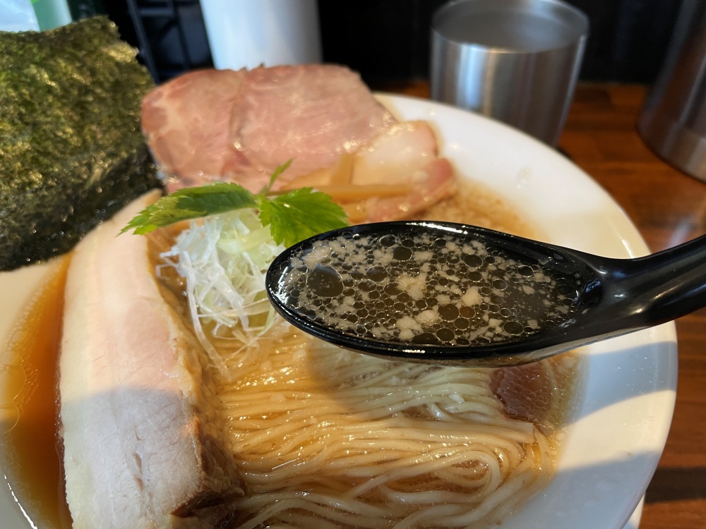 豚の清湯系スープ