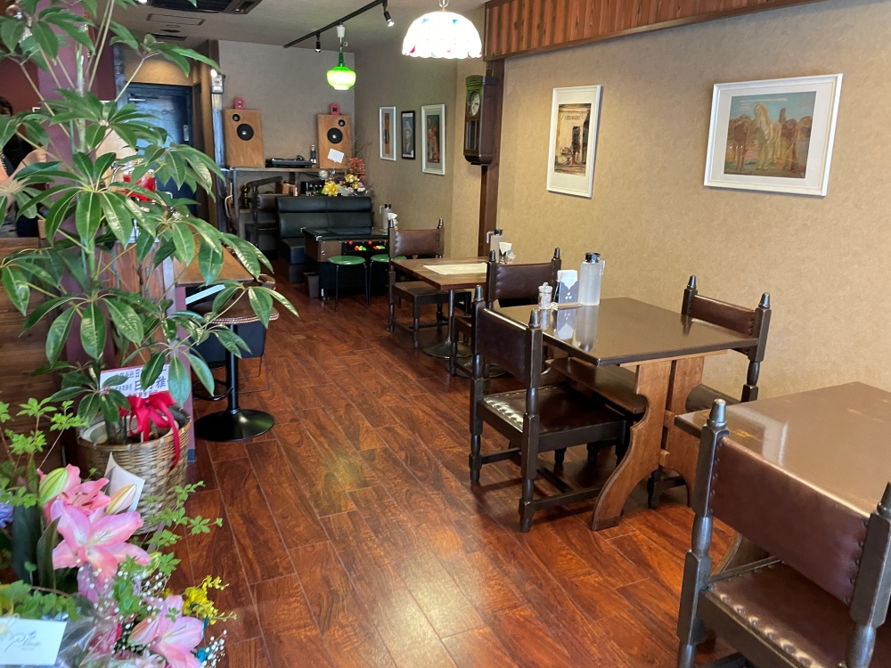 ジジホウダンの店内