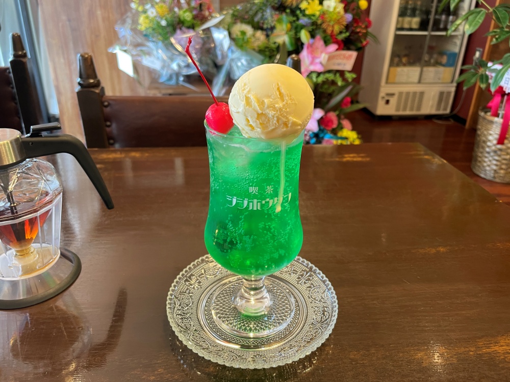 ジジホウダンのクリームソーダ