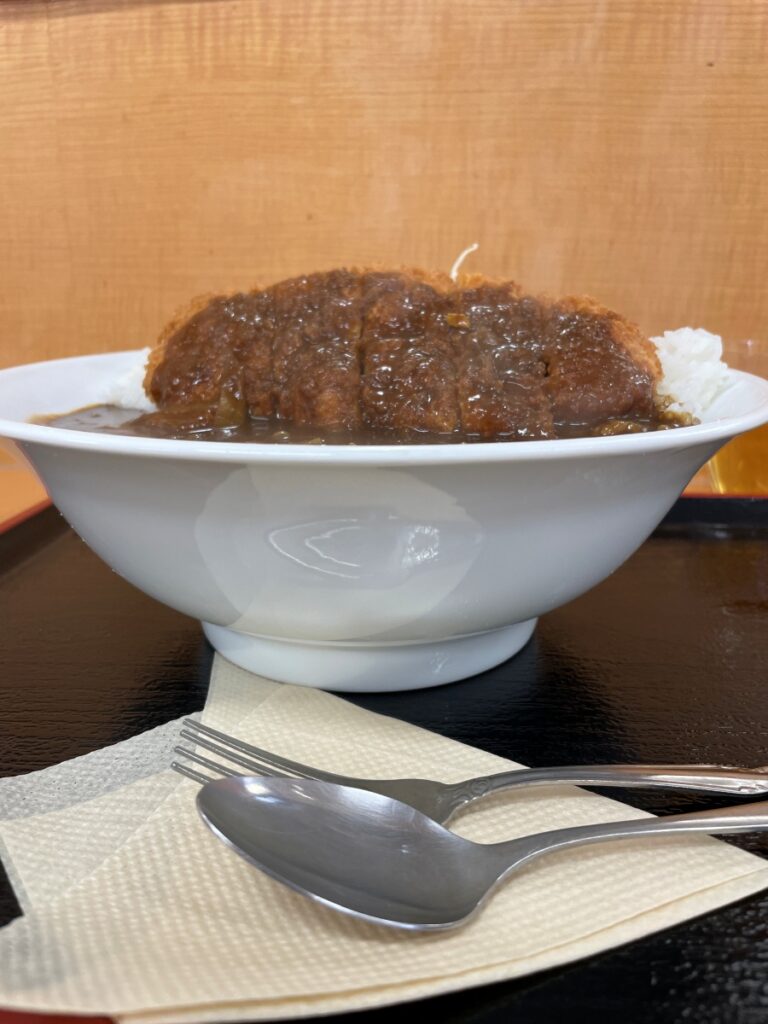 デカ盛りなカツカレー